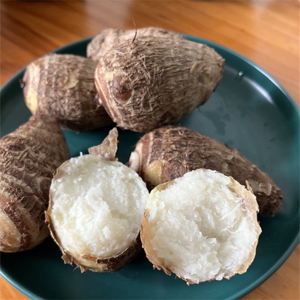 山地芋头 肉质细腻光滑，白嫩粘糯 是最完美的童年味道